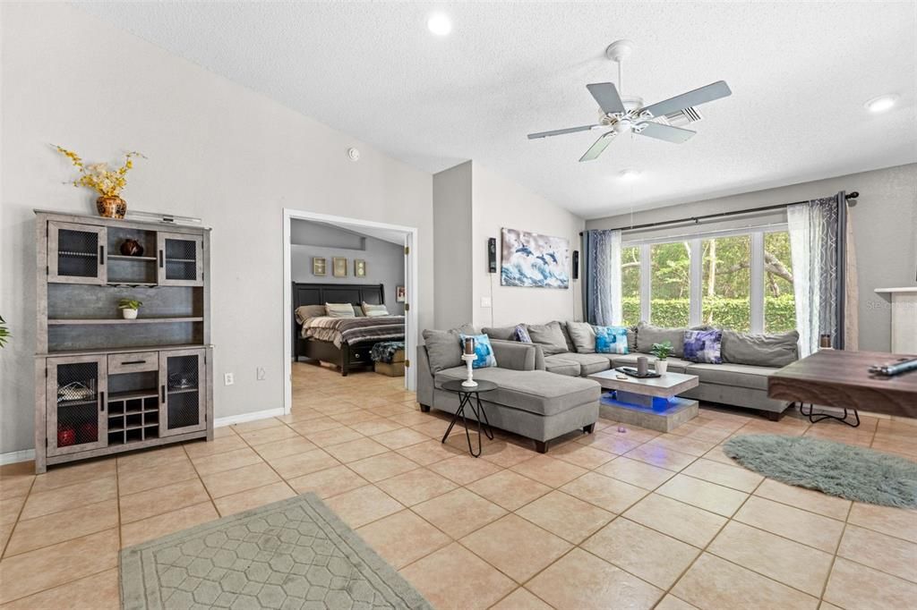 For Sale: $399,999 (3 beds, 2 baths, 2376 Square Feet)