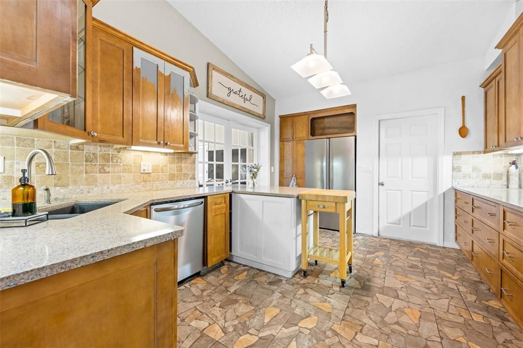 For Sale: $399,999 (3 beds, 2 baths, 2376 Square Feet)