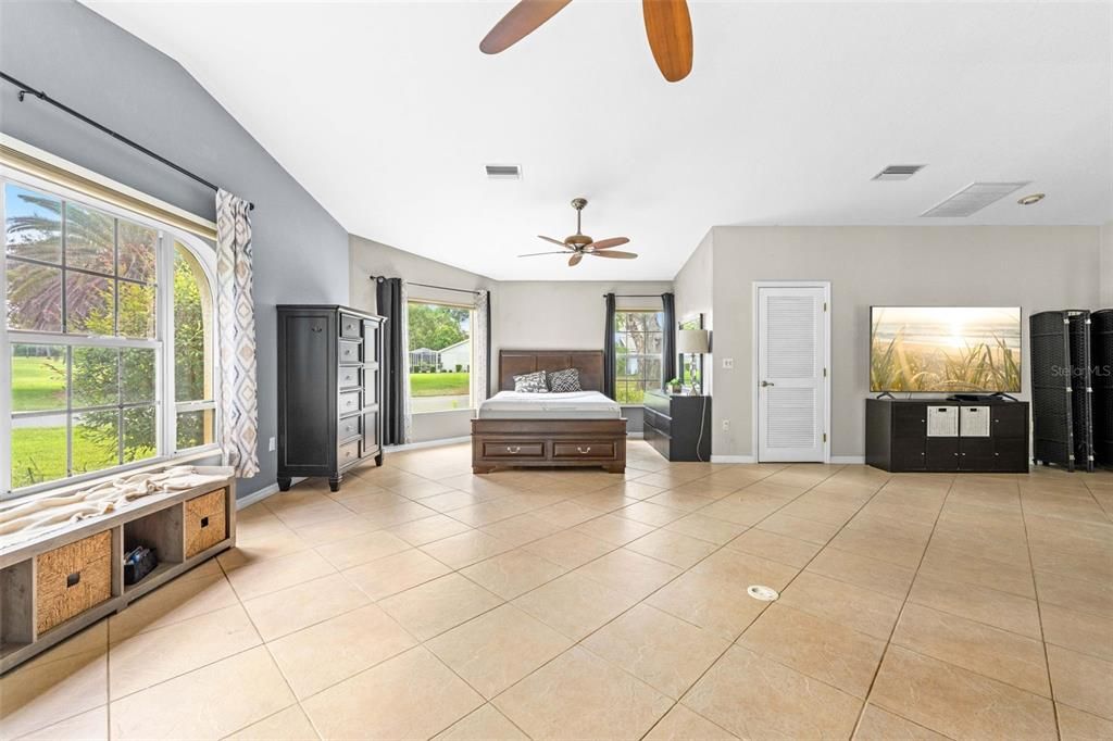 For Sale: $399,999 (3 beds, 2 baths, 2376 Square Feet)