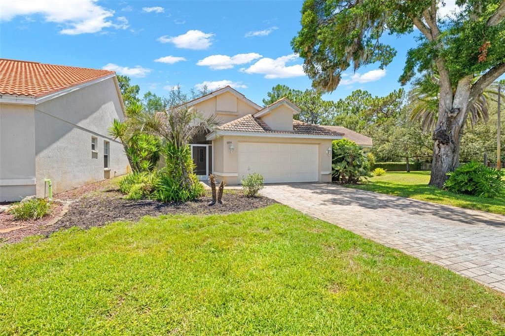 For Sale: $399,999 (3 beds, 2 baths, 2376 Square Feet)