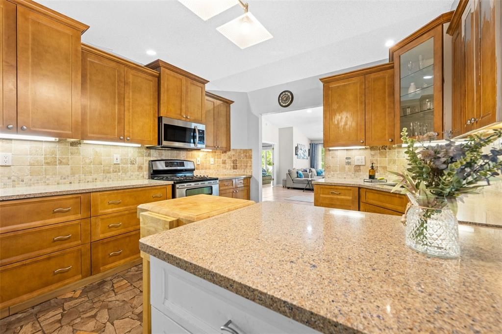 For Sale: $399,999 (3 beds, 2 baths, 2376 Square Feet)