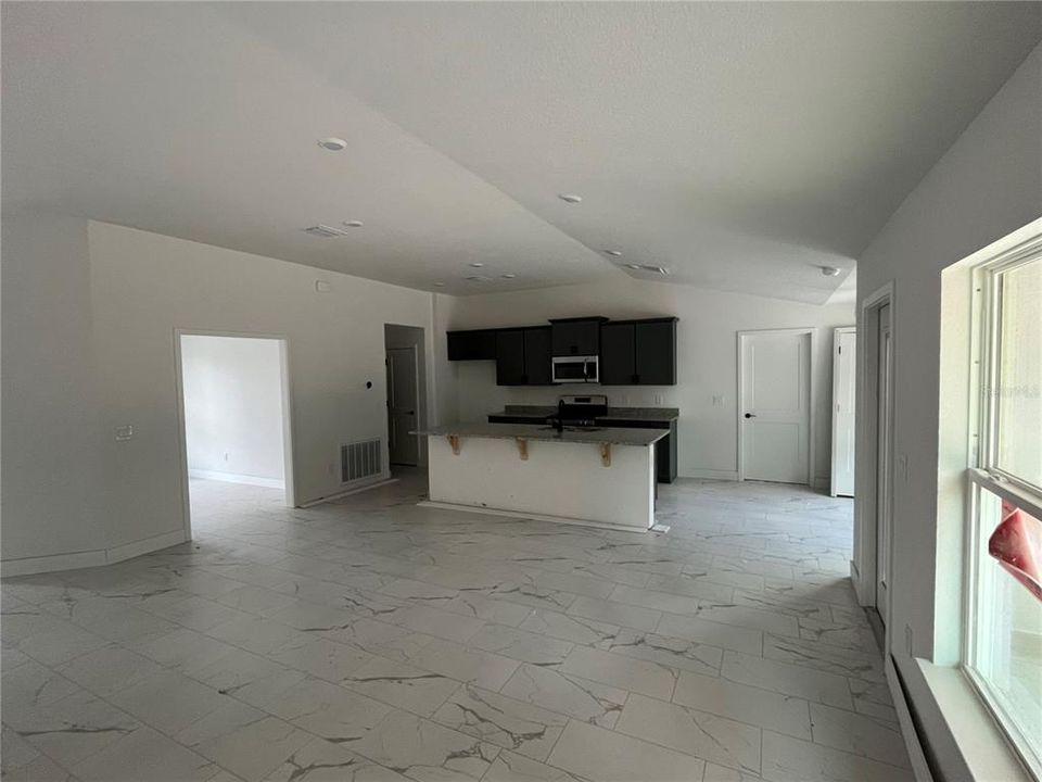 En Venta: $333,450 (4 camas, 2 baños, 2240 Pies cuadrados)