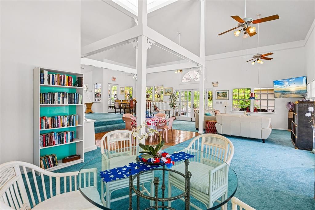 For Sale: $289,900 (2 beds, 2 baths, 1214 Square Feet)