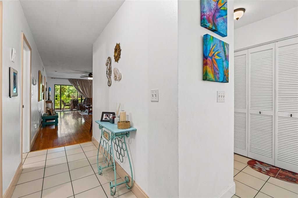 For Sale: $289,900 (2 beds, 2 baths, 1214 Square Feet)