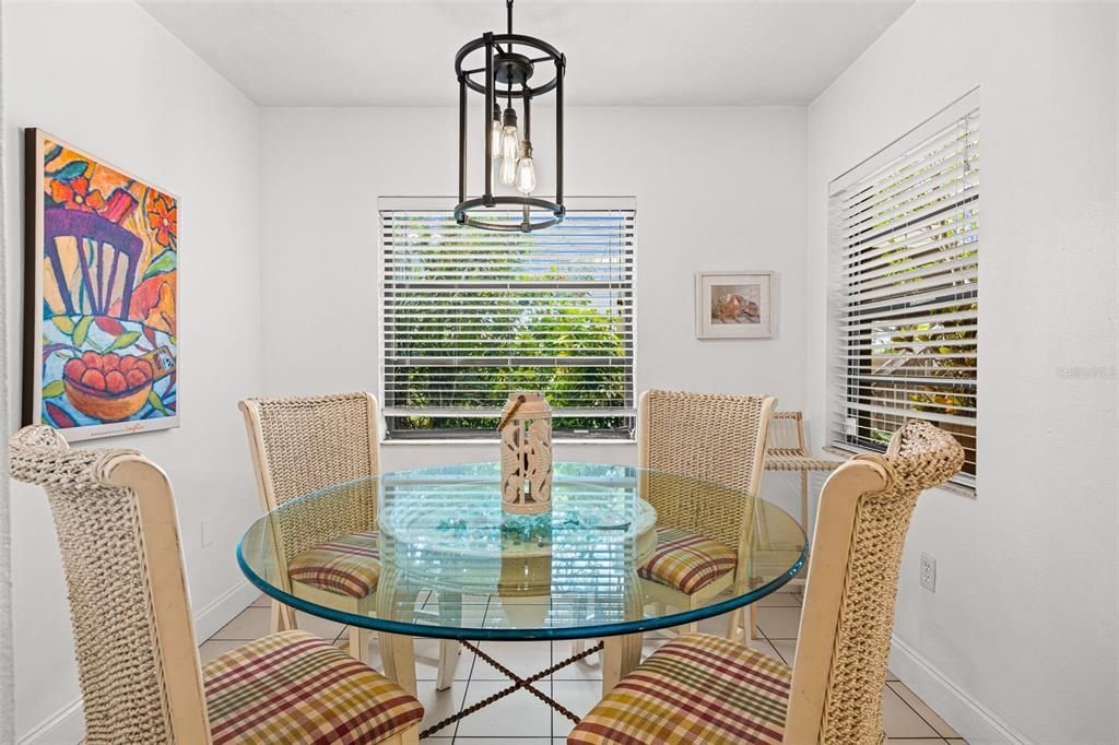 For Sale: $289,900 (2 beds, 2 baths, 1214 Square Feet)