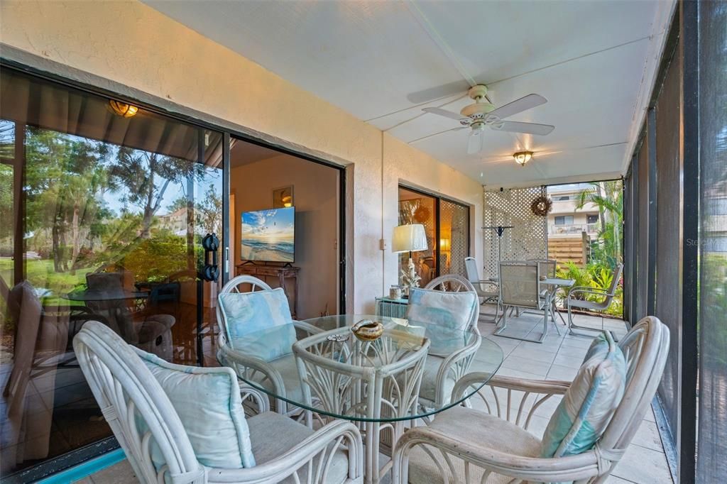 For Sale: $289,900 (2 beds, 2 baths, 1214 Square Feet)