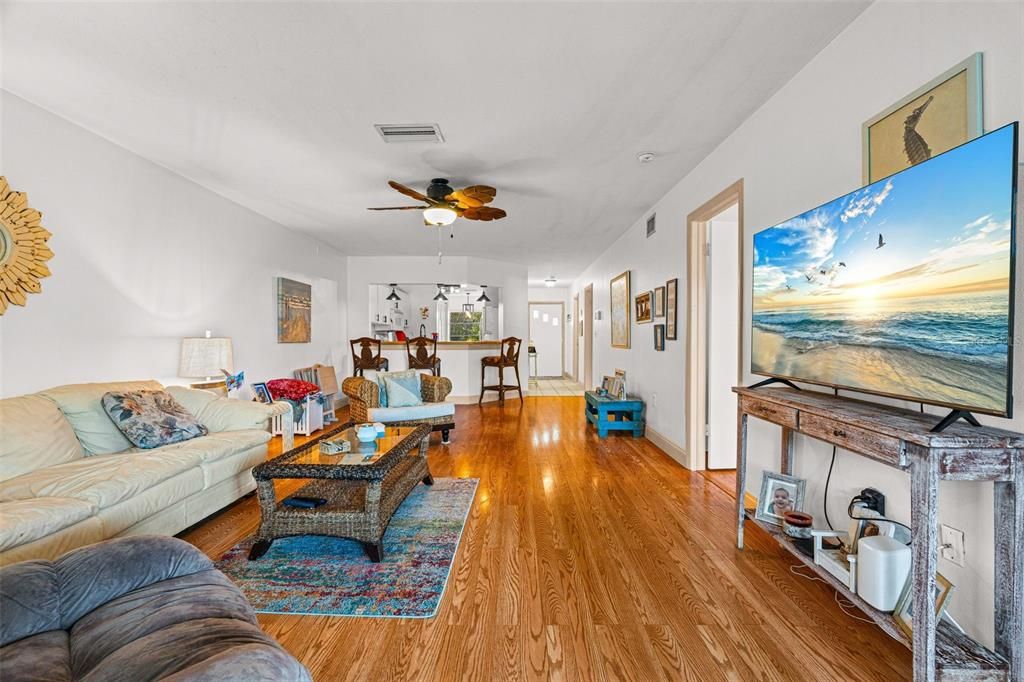 For Sale: $289,900 (2 beds, 2 baths, 1214 Square Feet)