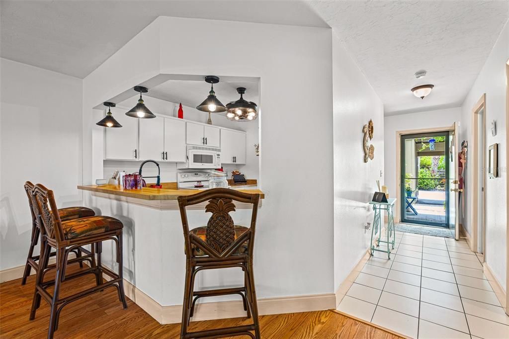 For Sale: $289,900 (2 beds, 2 baths, 1214 Square Feet)