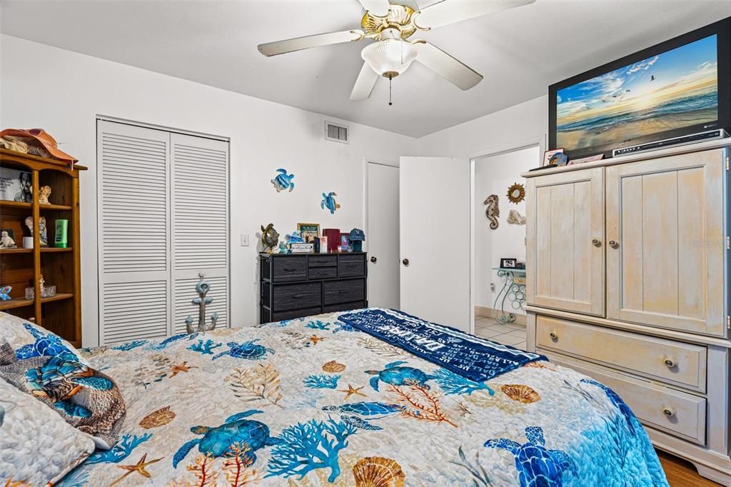 For Sale: $289,900 (2 beds, 2 baths, 1214 Square Feet)