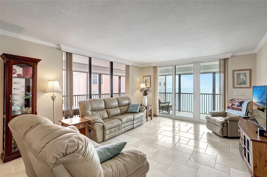 For Sale: $750,000 (2 beds, 2 baths, 1167 Square Feet)