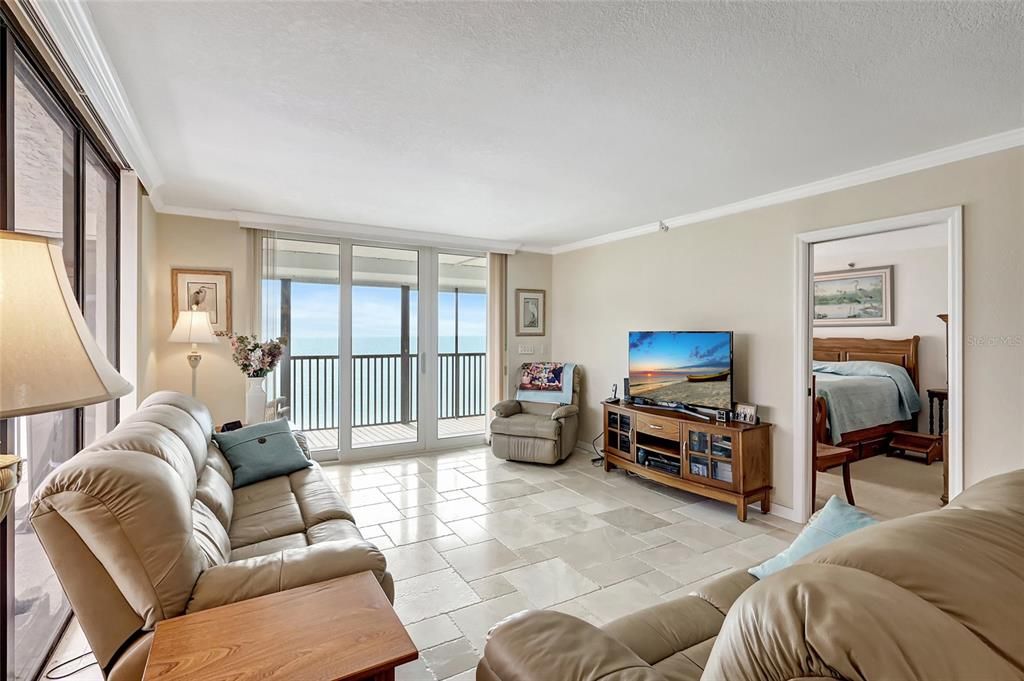 For Sale: $750,000 (2 beds, 2 baths, 1167 Square Feet)