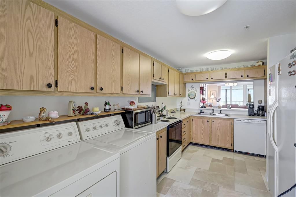 For Sale: $750,000 (2 beds, 2 baths, 1167 Square Feet)