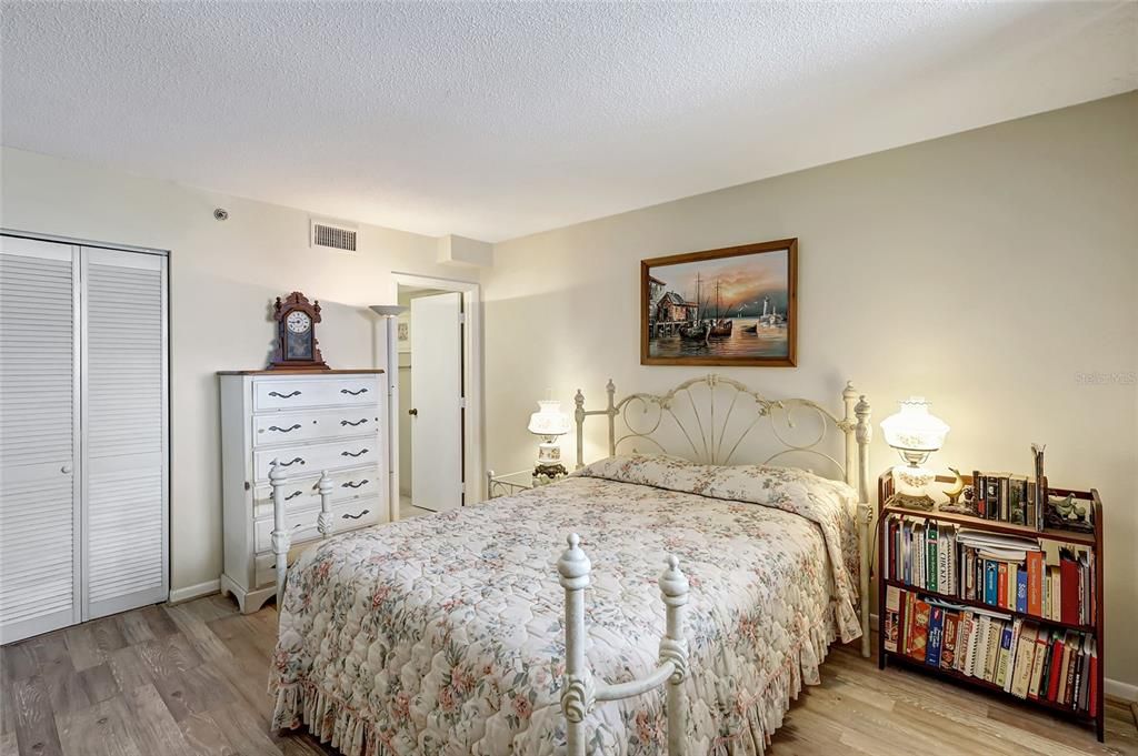 For Sale: $750,000 (2 beds, 2 baths, 1167 Square Feet)