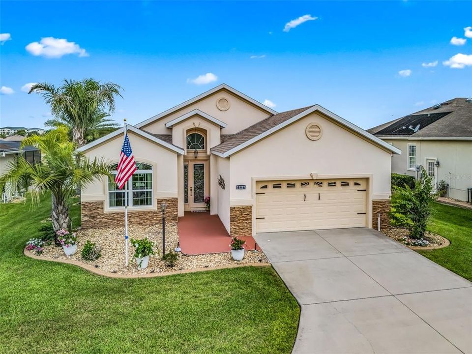 For Sale: $445,000 (3 beds, 2 baths, 1735 Square Feet)