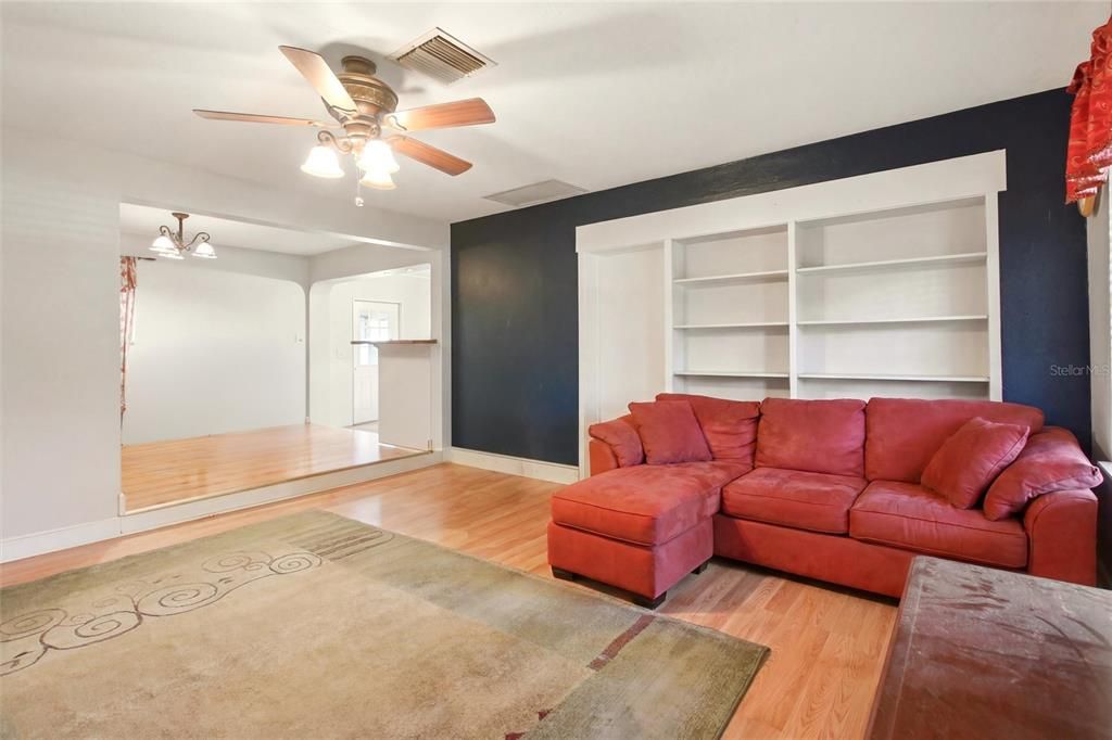 For Sale: $254,900 (2 beds, 2 baths, 1130 Square Feet)