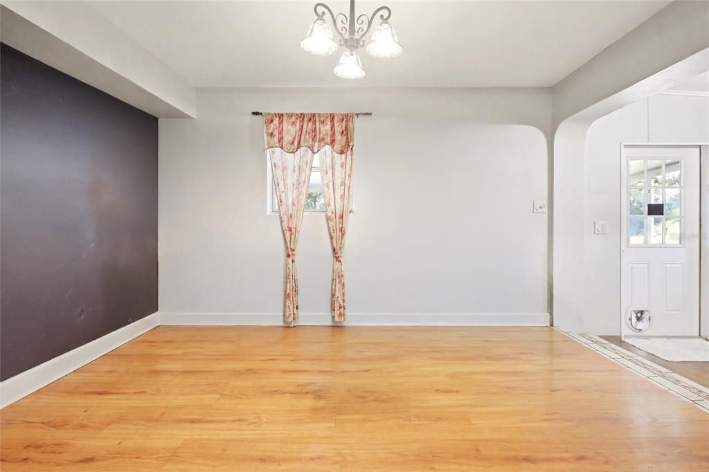For Sale: $254,900 (2 beds, 2 baths, 1130 Square Feet)