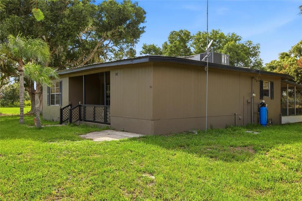 For Sale: $254,900 (2 beds, 2 baths, 1130 Square Feet)