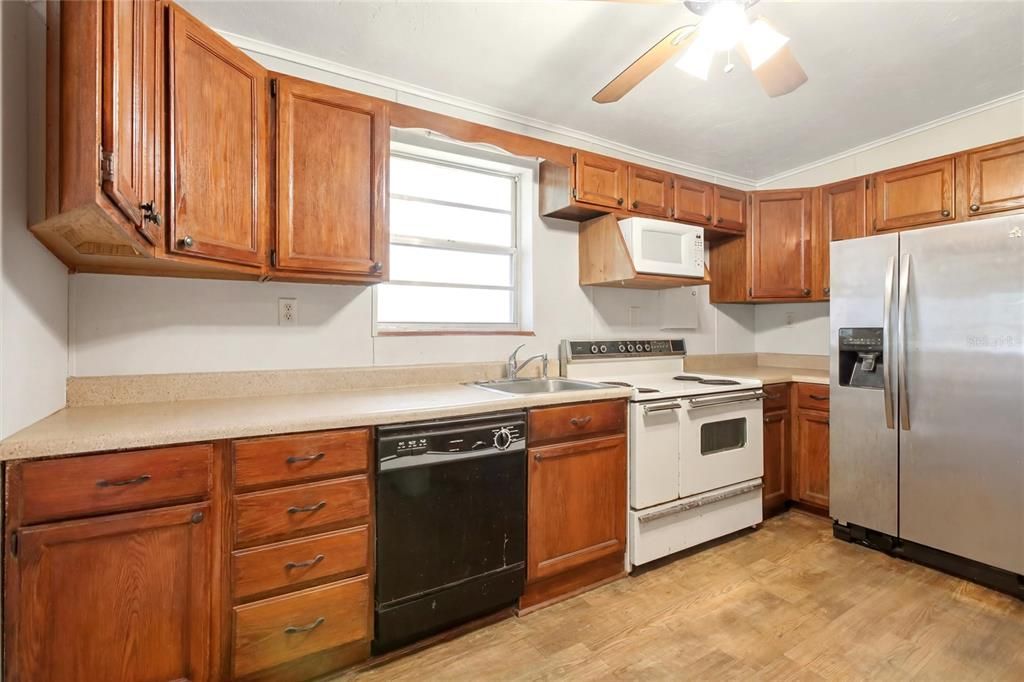 For Sale: $254,900 (2 beds, 2 baths, 1130 Square Feet)