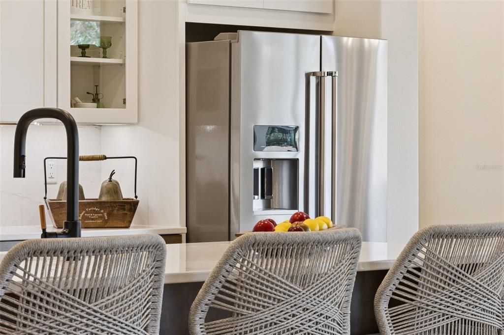 En Venta: $649,900 (3 camas, 3 baños, 2532 Pies cuadrados)