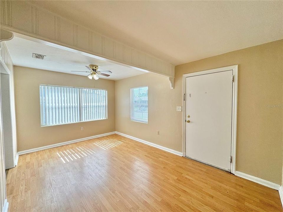 For Sale: $189,000 (3 beds, 1 baths, 1080 Square Feet)