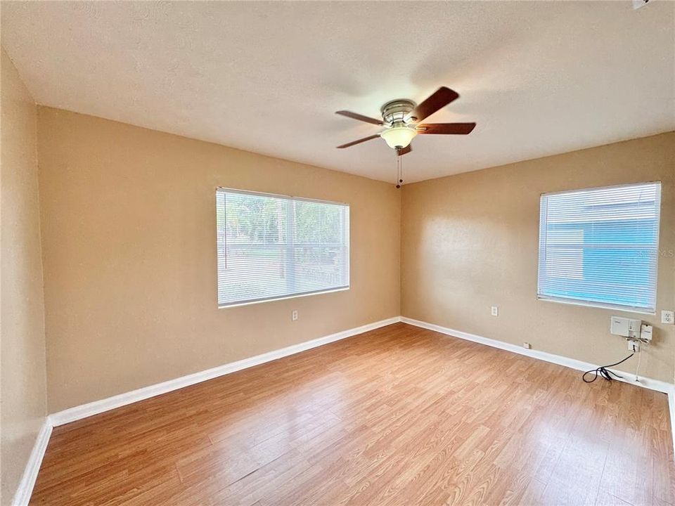 For Sale: $189,000 (3 beds, 1 baths, 1080 Square Feet)