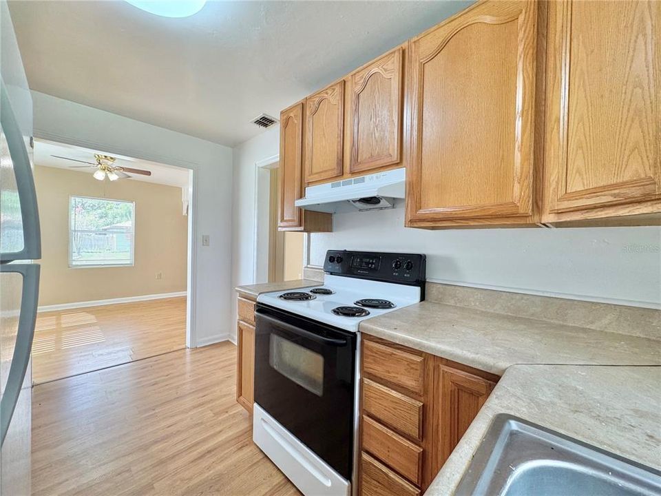 For Sale: $189,000 (3 beds, 1 baths, 1080 Square Feet)