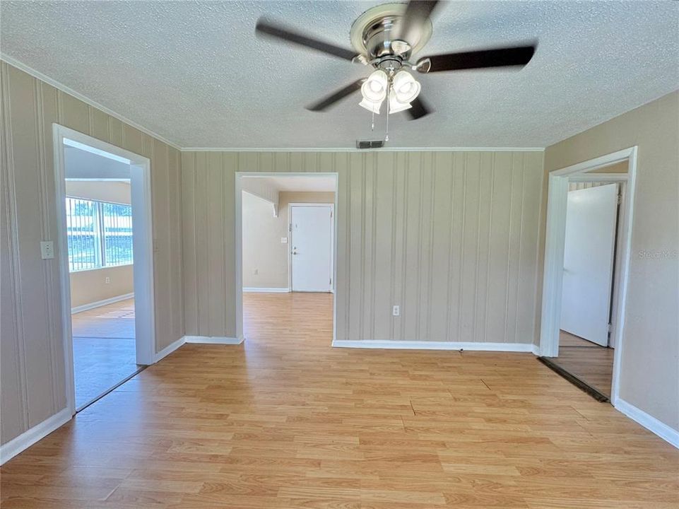 For Sale: $189,000 (3 beds, 1 baths, 1080 Square Feet)