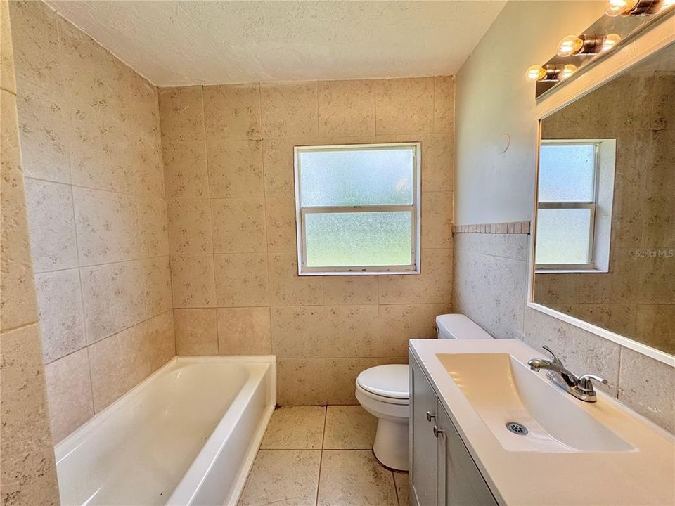 For Sale: $189,000 (3 beds, 1 baths, 1080 Square Feet)