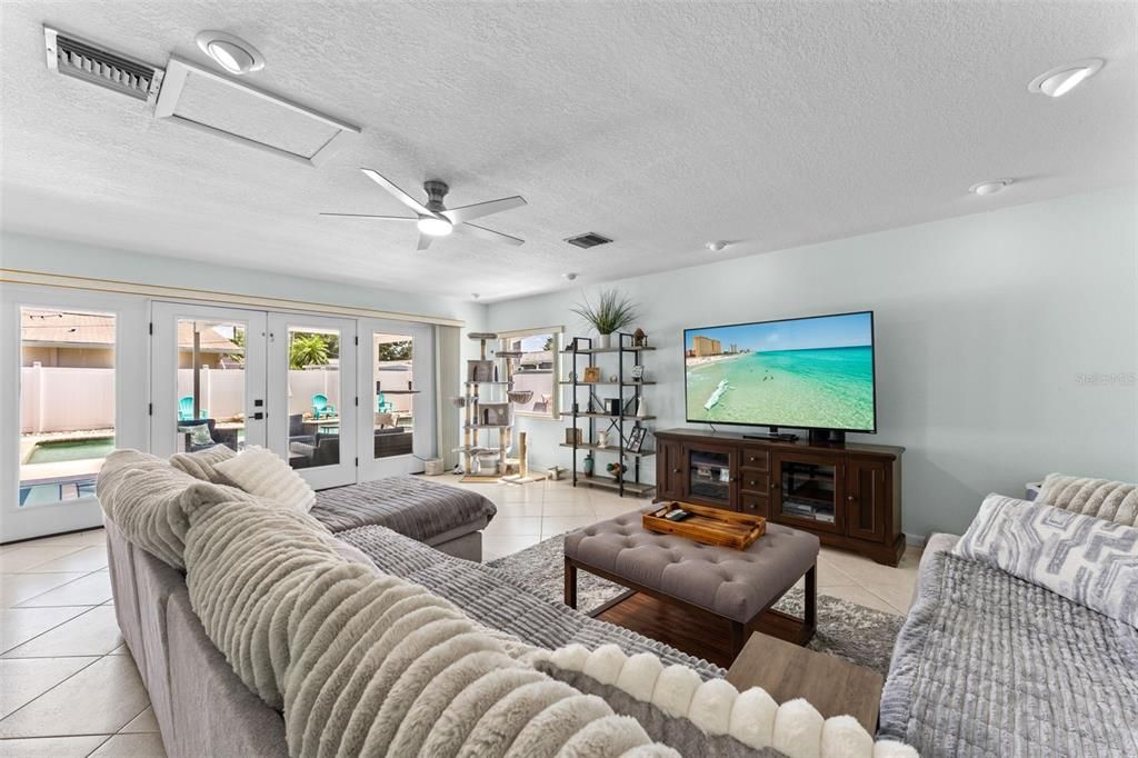 For Sale: $569,000 (4 beds, 2 baths, 1786 Square Feet)
