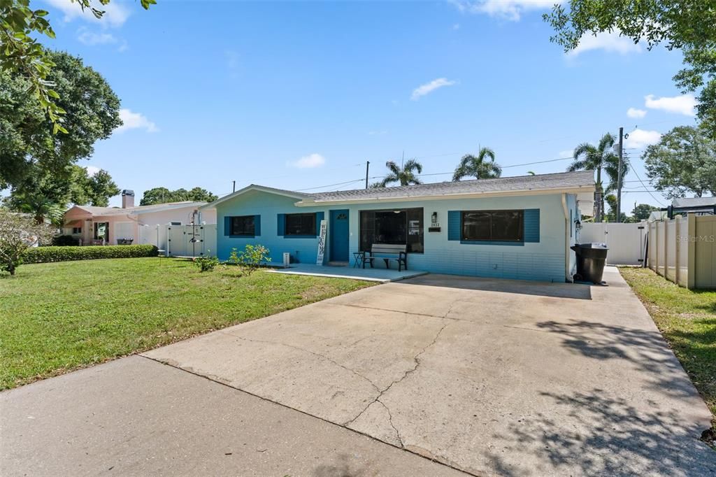 For Sale: $569,000 (4 beds, 2 baths, 1786 Square Feet)