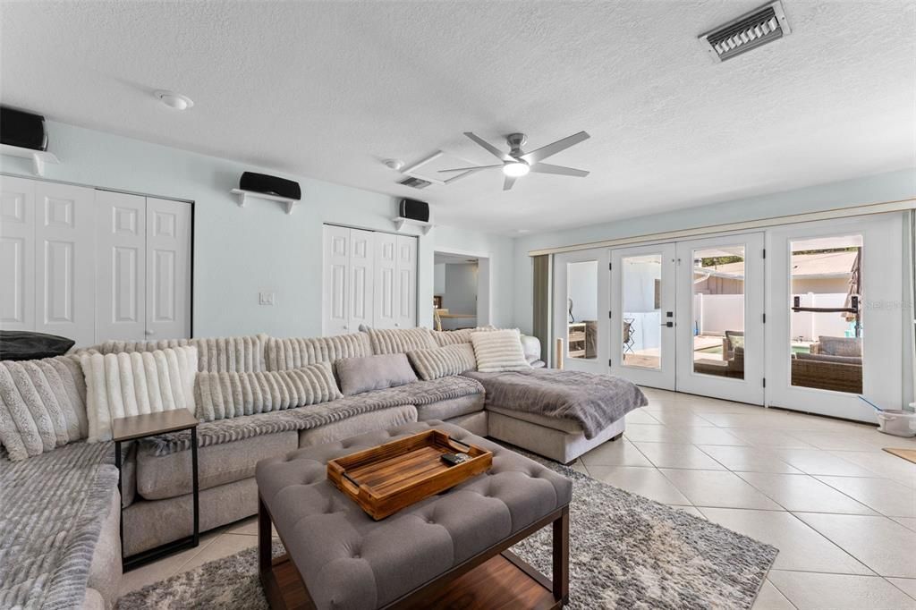 For Sale: $569,000 (4 beds, 2 baths, 1786 Square Feet)