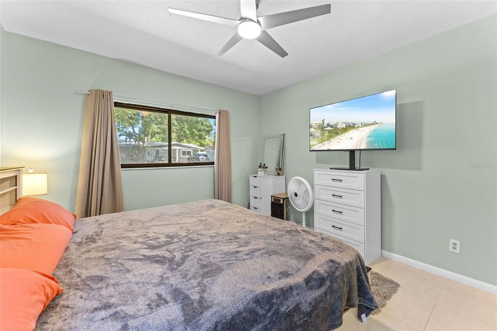 For Sale: $569,000 (4 beds, 2 baths, 1786 Square Feet)