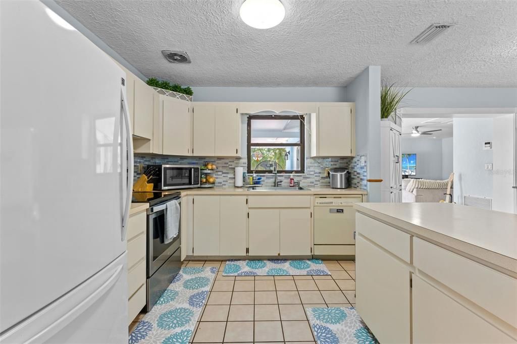For Sale: $569,000 (4 beds, 2 baths, 1786 Square Feet)