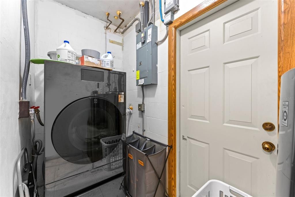 For Sale: $569,000 (4 beds, 2 baths, 1786 Square Feet)