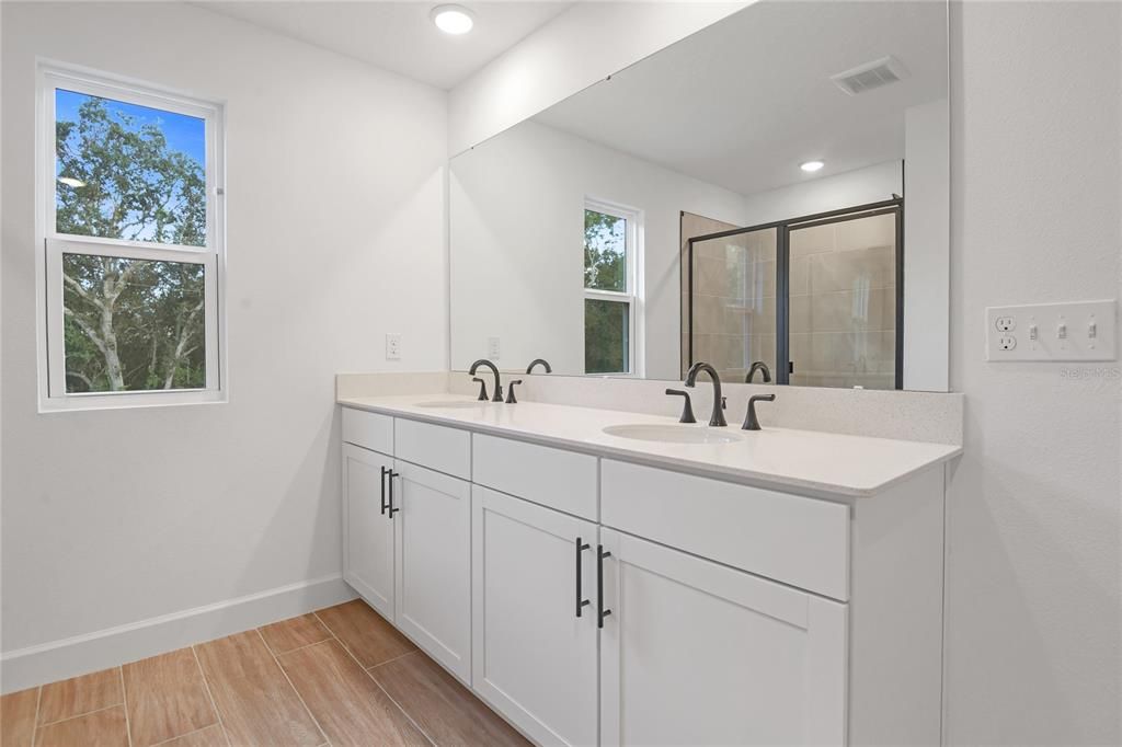 En Venta: $574,999 (5 camas, 3 baños, 3030 Pies cuadrados)