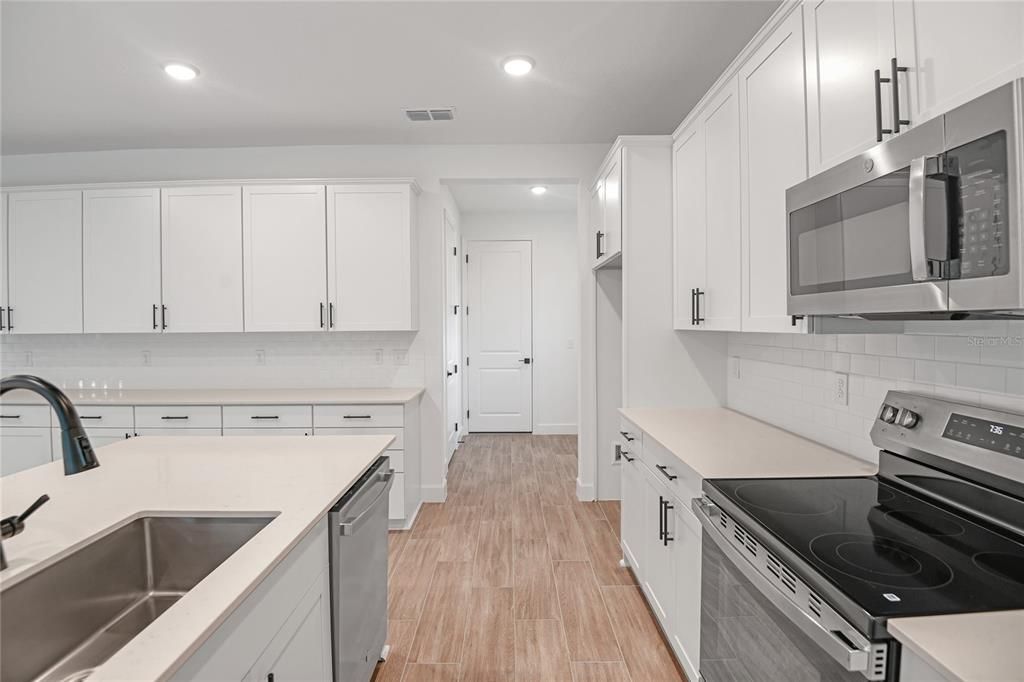 En Venta: $574,999 (5 camas, 3 baños, 3030 Pies cuadrados)