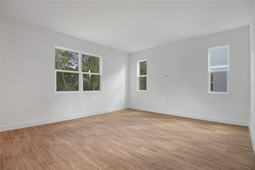 En Venta: $574,999 (5 camas, 3 baños, 3030 Pies cuadrados)