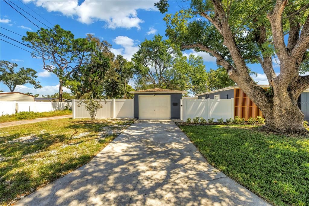 For Rent: $2,950 (3 beds, 1 baths, 960 Square Feet)