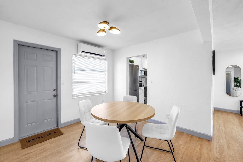 For Rent: $2,950 (3 beds, 1 baths, 960 Square Feet)