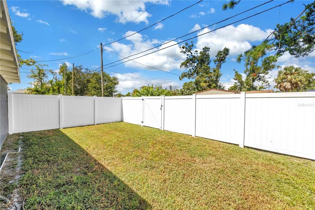 For Rent: $2,950 (3 beds, 1 baths, 960 Square Feet)