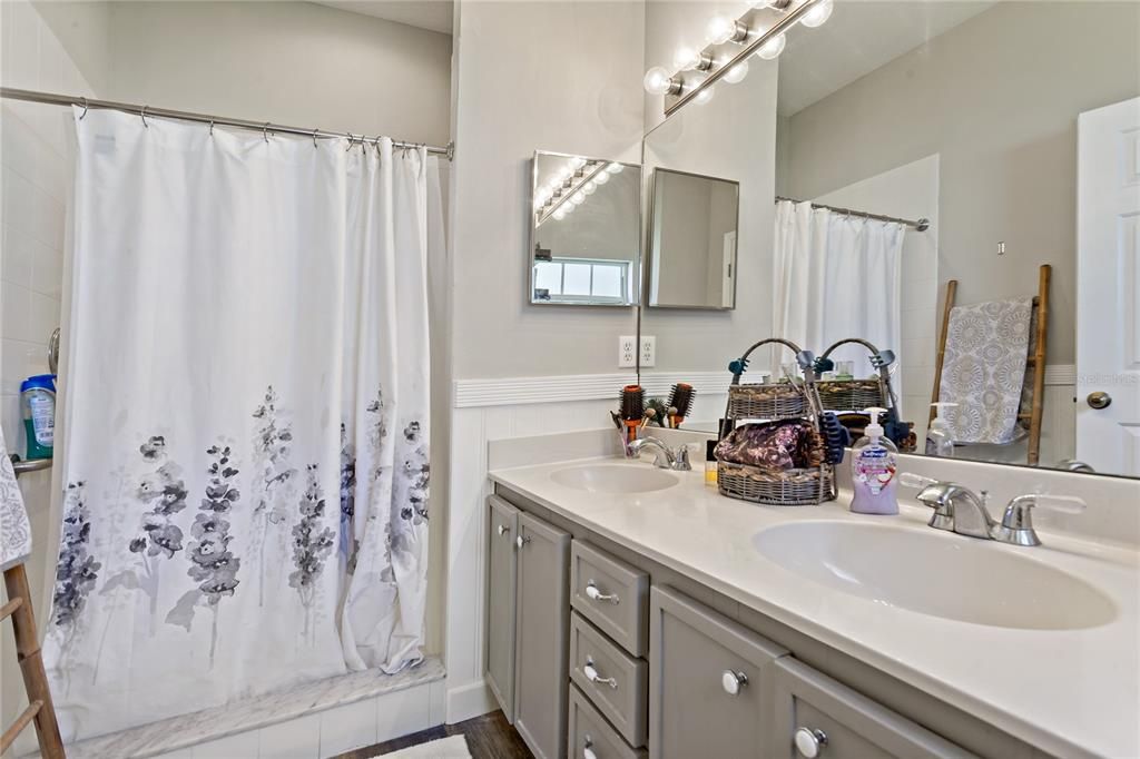 For Sale: $323,000 (2 beds, 2 baths, 1367 Square Feet)