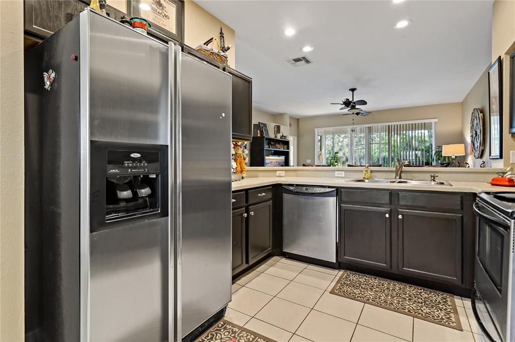 For Sale: $323,000 (2 beds, 2 baths, 1367 Square Feet)