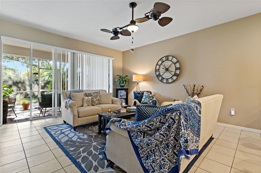 For Sale: $323,000 (2 beds, 2 baths, 1367 Square Feet)