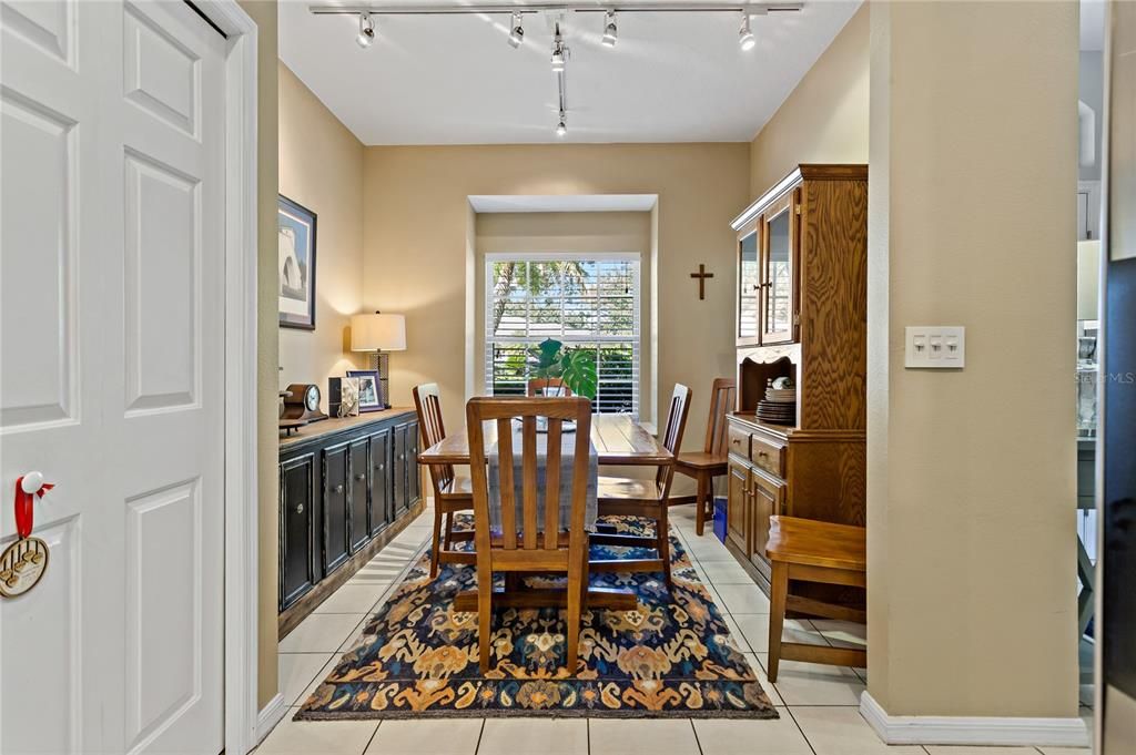 For Sale: $323,000 (2 beds, 2 baths, 1367 Square Feet)