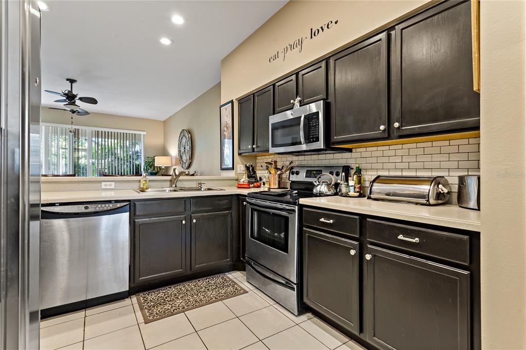 For Sale: $323,000 (2 beds, 2 baths, 1367 Square Feet)