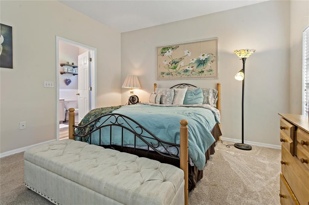 For Sale: $323,000 (2 beds, 2 baths, 1367 Square Feet)