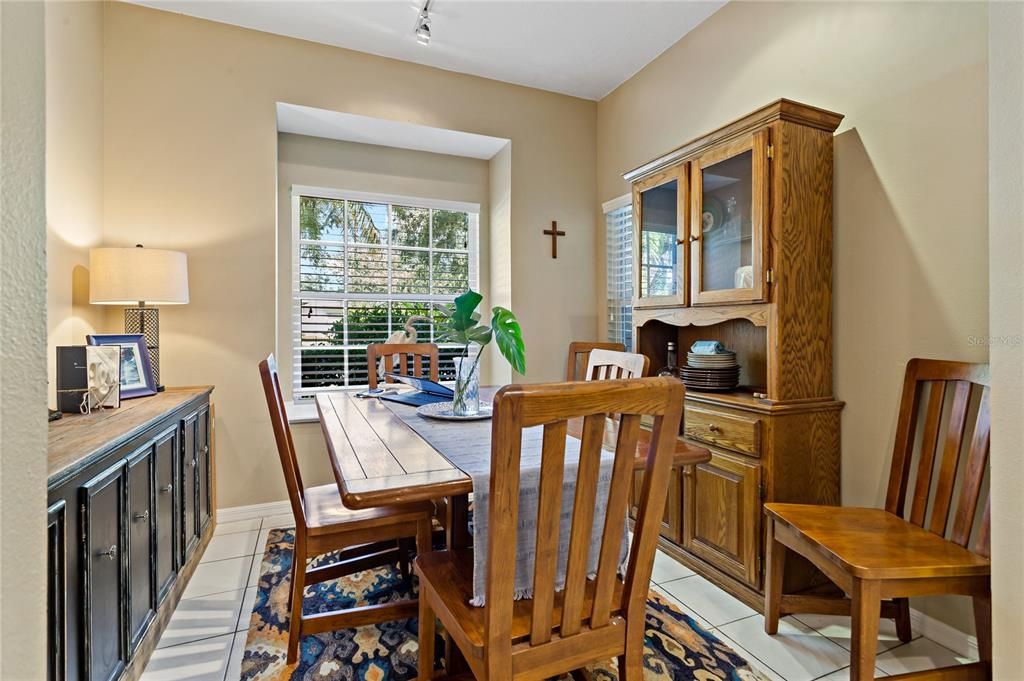 For Sale: $323,000 (2 beds, 2 baths, 1367 Square Feet)