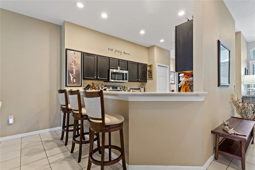 For Sale: $323,000 (2 beds, 2 baths, 1367 Square Feet)
