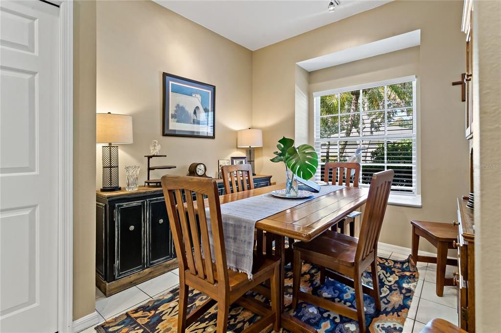 For Sale: $323,000 (2 beds, 2 baths, 1367 Square Feet)