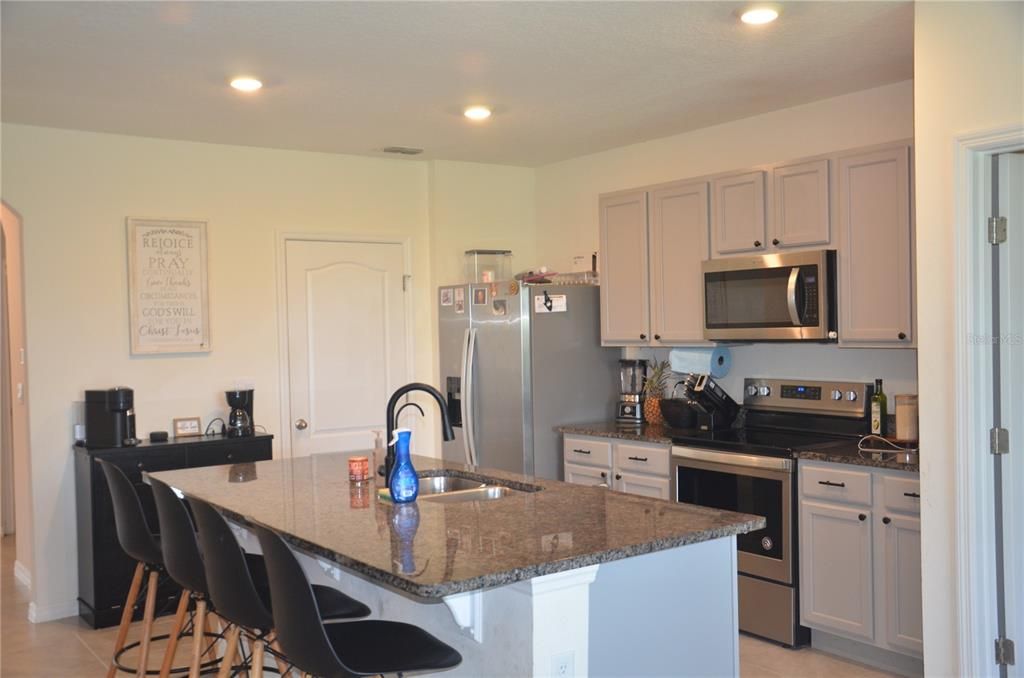 For Rent: $2,000 (3 beds, 2 baths, 1725 Square Feet)